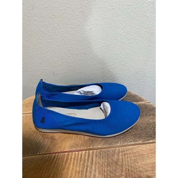 FLY London Women’s Cupido Leather Logo Slip On Flats Blue Leather EU 36 US 6 NEW - Picture 1 of 11